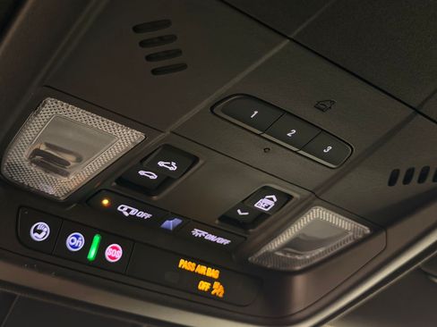 Used 2022 Cadillac XT4 Luxury w/ Cold Weather Package FWD image 35