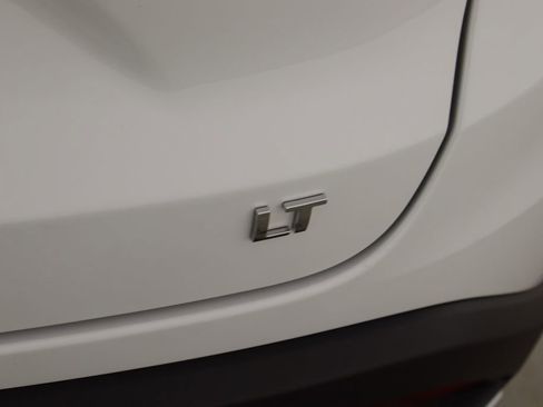 Used 2025 Chevrolet Trax LT image 40