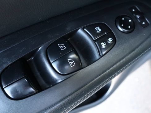 Used 2019 Nissan Pathfinder SL AWD/4WD image 29