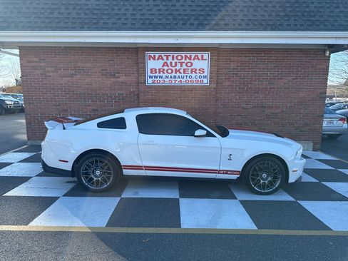 Used 2010 Ford Mustang Shelby GT500 image 2