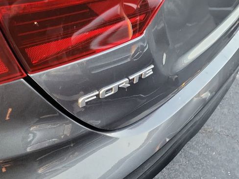 Used 2023 Kia Forte LXS w/ LXS Technology Package FWD image 5