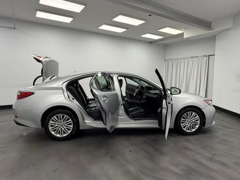 Used 2013 Lexus ES 350 w/ Luxury Pkg FWD image 27