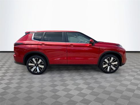 New 2025 Mitsubishi Outlander SE image 4