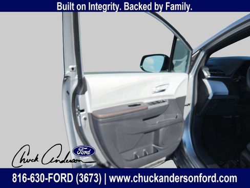 Used 2023 Toyota Sienna XSE w/ XSE Plus Package image 22