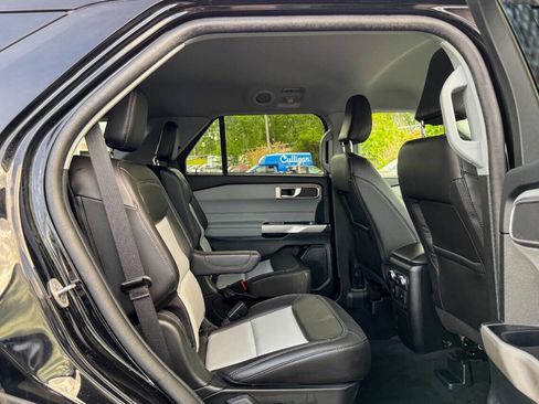 Used 2023 Ford Explorer XLT w/ Equipment Group 202A AWD/4WD image 15