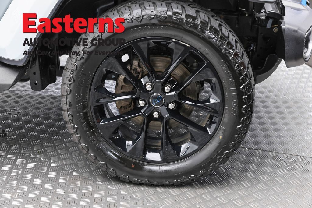 Used 2024 Jeep Wrangler Unlimited Sahara w/ Technology Group AWD/4WD image 31