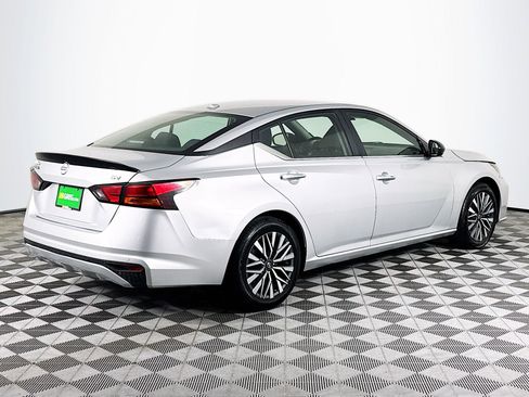 Used 2024 Nissan Altima 2.5 SV image 10