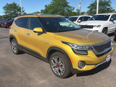 Used 2021 Kia Seltos SX w/ SX Sunroof Package AWD/4WD image 2