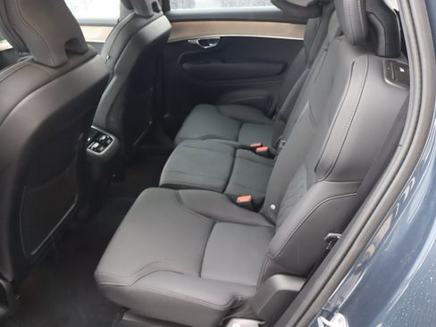 Used 2025 Volvo XC90 B5 Plus image 31