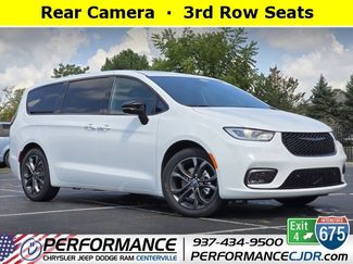 New 2026 Chrysler Pacifica Select image 1
