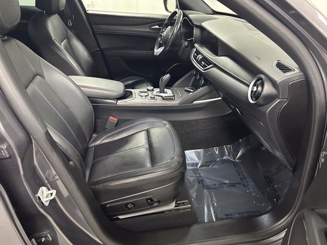 Used 2023 Alfa Romeo Stelvio Ti AWD/4WD image 13