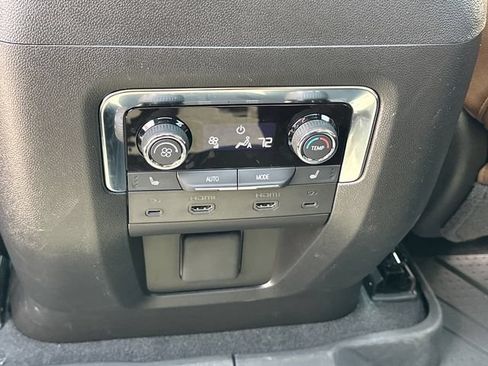 Used 2025 Chevrolet Tahoe High Country AWD/4WD image 16