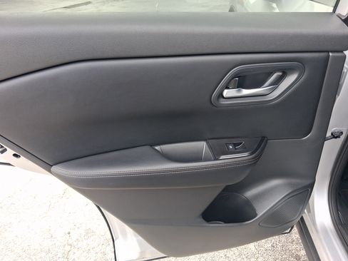 Used 2024 Nissan Rogue SV AWD/4WD image 26