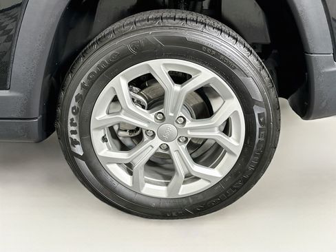 Used 2024 Jeep Compass Latitude AWD/4WD image 11