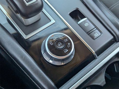 Used 2024 Mitsubishi Outlander AWD image 29