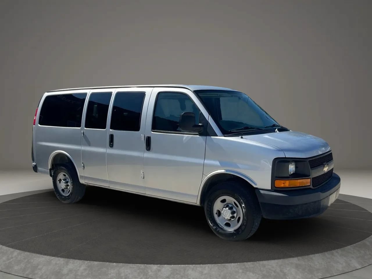 Used 2016 Chevrolet Express 2500 LS RWD image 11