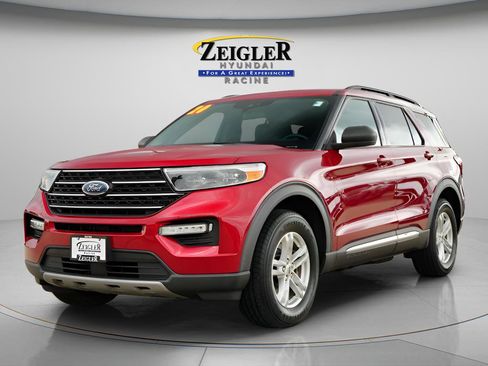 Used 2020 Ford Explorer XLT w/ Equipment Group 202A AWD/4WD image 3