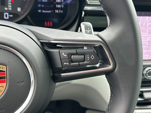 Certified 2025 Porsche Macan AWD/4WD image 27