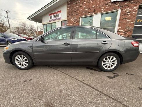 Used 2010 Toyota Camry XLE image 8