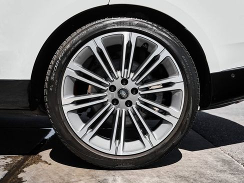 Used 2024 Land Rover Range Rover Long Wheelbase SE AWD/4WD image 17