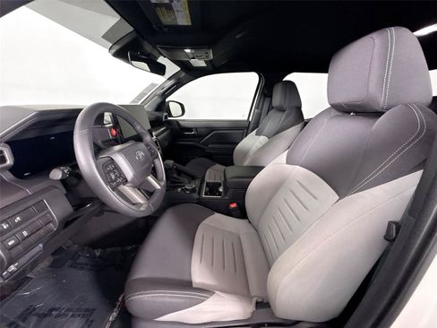 Certified 2025 Toyota Tacoma TRD Off-Road AWD/4WD image 3
