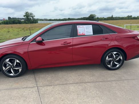 Used 2023 Hyundai Elantra Limited w/ Preferred Accessory Package FWD image 6