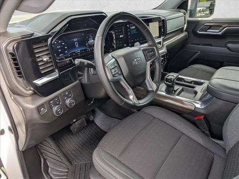 Used 2024 Chevrolet Silverado 1500 RST w/ Z71 Off-Road Package AWD/4WD image 9