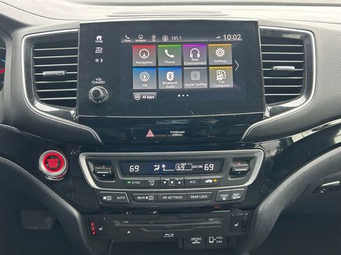 Used 2019 Honda Pilot Touring image 19