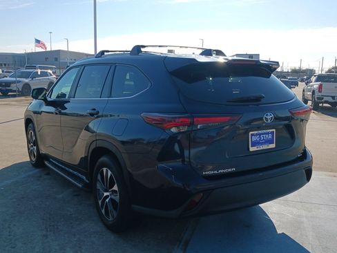 Used 2025 Toyota Highlander XLE image 6