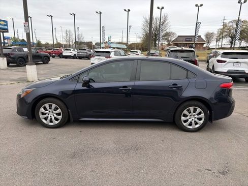 Used 2025 Toyota Corolla LE image 7