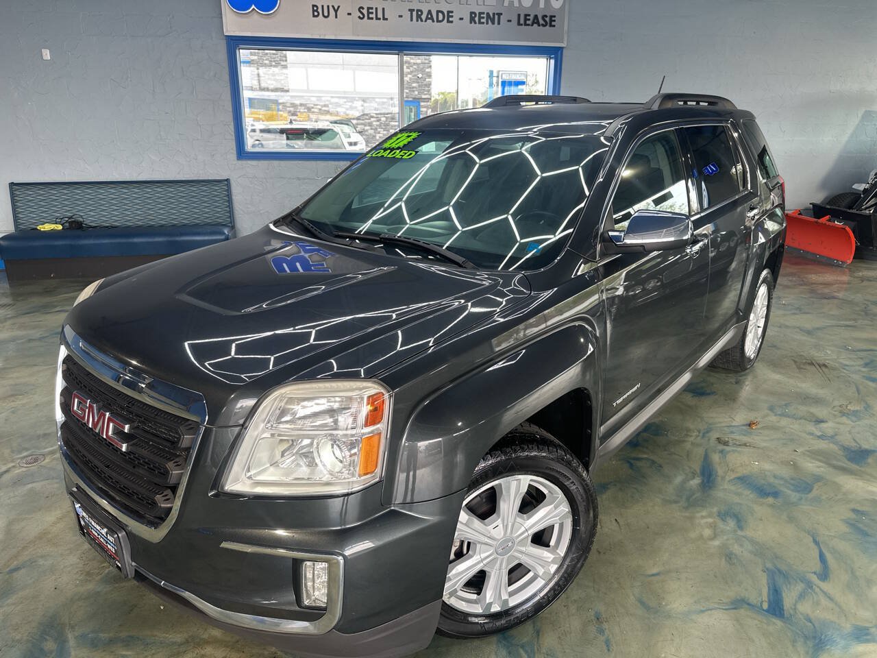 Used 2017 GMC Terrain SLE w/ Chrome Package FWD image 2