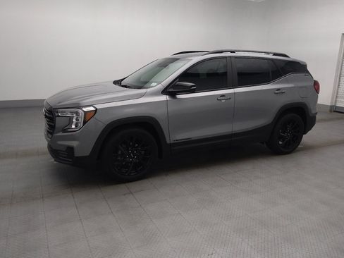 Used 2023 GMC Terrain SLE w/ Elevation Edition FWD image 2