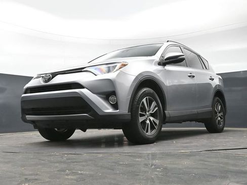 Used 2018 Toyota RAV4 XLE AWD/4WD image 33