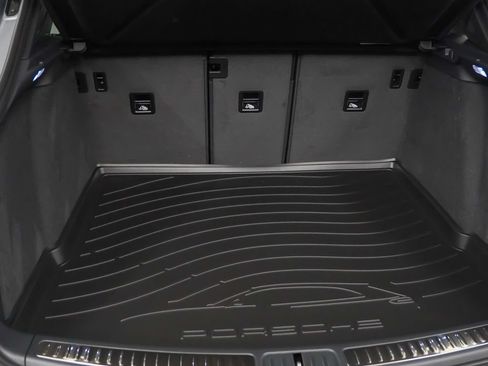Used 2026 Porsche Macan AWD/4WD image 13
