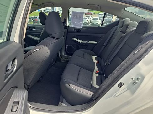 Used 2025 Nissan Altima 2.5 SV FWD image 9