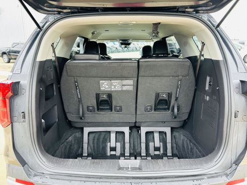 Used 2025 Kia Carnival FWD image 26