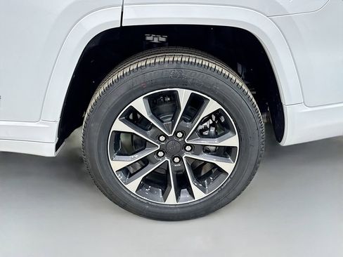 New 2025 Jeep Grand Cherokee L Overland w/ Luxury Tech Group IV image 54