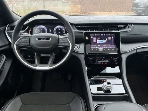 New 2025 Jeep Grand Cherokee Altitude image 26