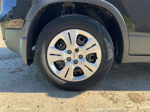 Used 2018 Chevrolet Trax LS w/ LPO, Protection Package FWD image 28