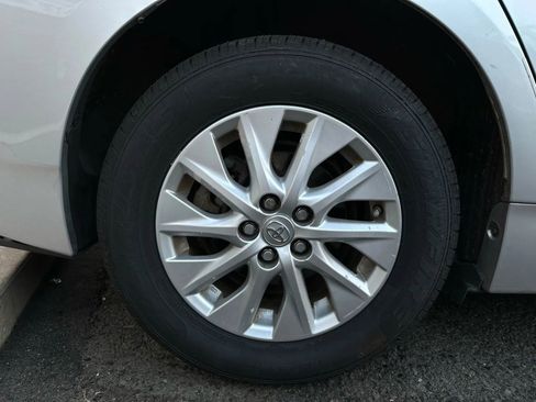 Used 2014 Toyota Prius Plug-In Hybrid image 31