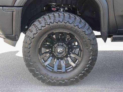 Used 2025 GMC Sierra 2500 AT4 w/ AT4 Premium Plus Package AWD/4WD image 9