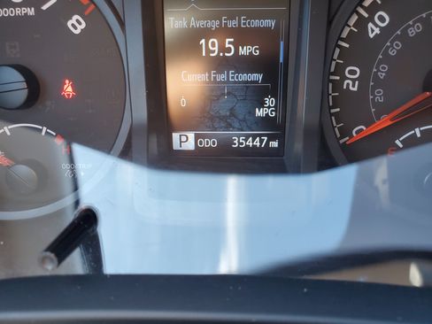 Used 2022 Toyota Tacoma SR AWD/4WD image 16