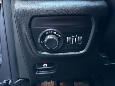 Used 2023 Jeep Grand Cherokee L Laredo image 19