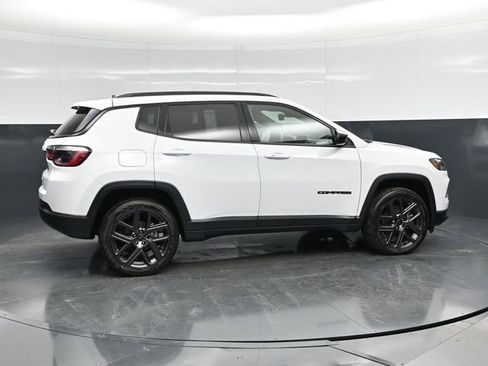 New 2026 Jeep Compass Altitude image 10