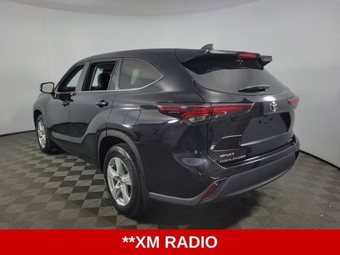 Used 2024 Toyota Highlander LE AWD/4WD image 6