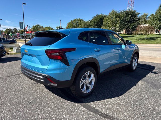 New 2026 Chevrolet Trax LS w/ LS Convenience Package FWD image 5