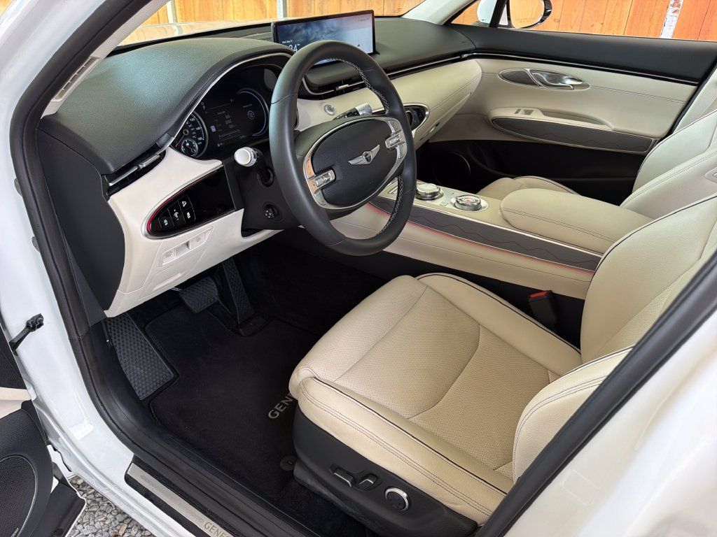 Used 2023 Genesis GV70 2.5T w/ Advanced Package AWD/4WD image 2