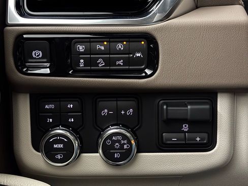 New 2026 GMC Yukon Denali w/ Sun & Power Step Package image 24