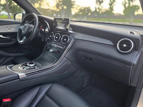 Used 2019 Mercedes-Benz GLC 300 w/ Premium Package image 14