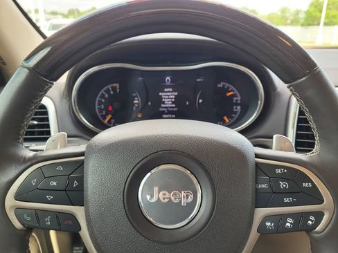 Used 2014 Jeep Grand Cherokee Overland w/ Advanced Technology Group AWD/4WD image 21